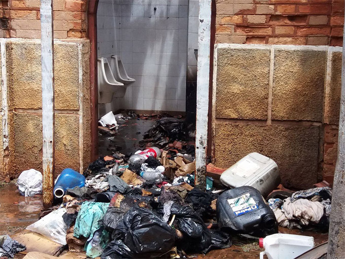 Incêndio destrói banheiro público em Orlândia