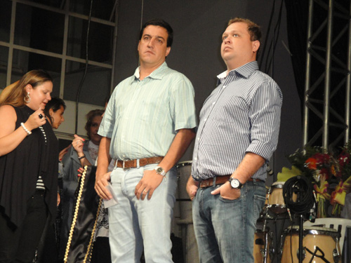 Prefeito Rodolfo ao lado do presidente da A.A.O. Fernando Lagos