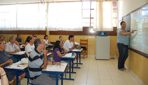 Professores s�o treinados para usar a lousa digital